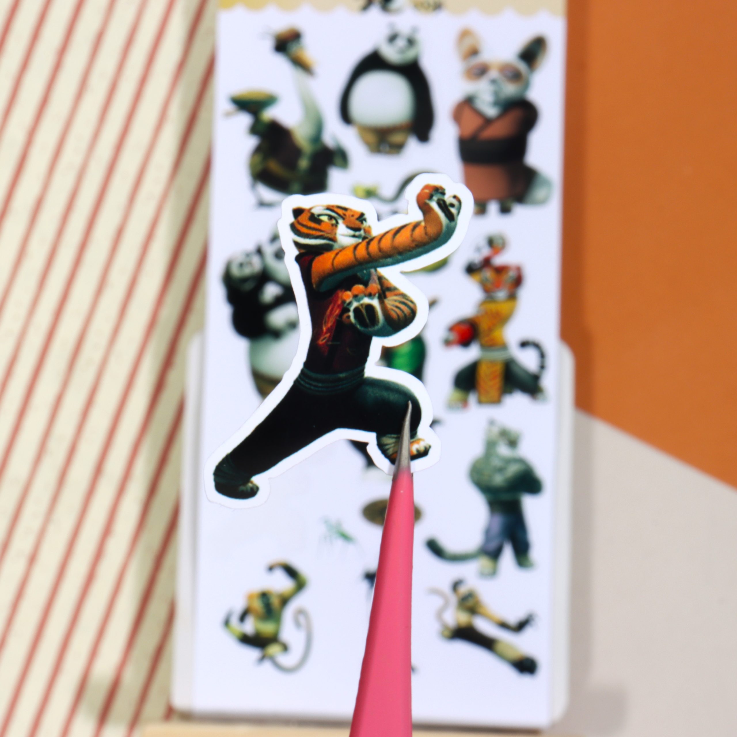 استیکر طرح انیمیشن پاندای کونگ فو کار - تصویر 4