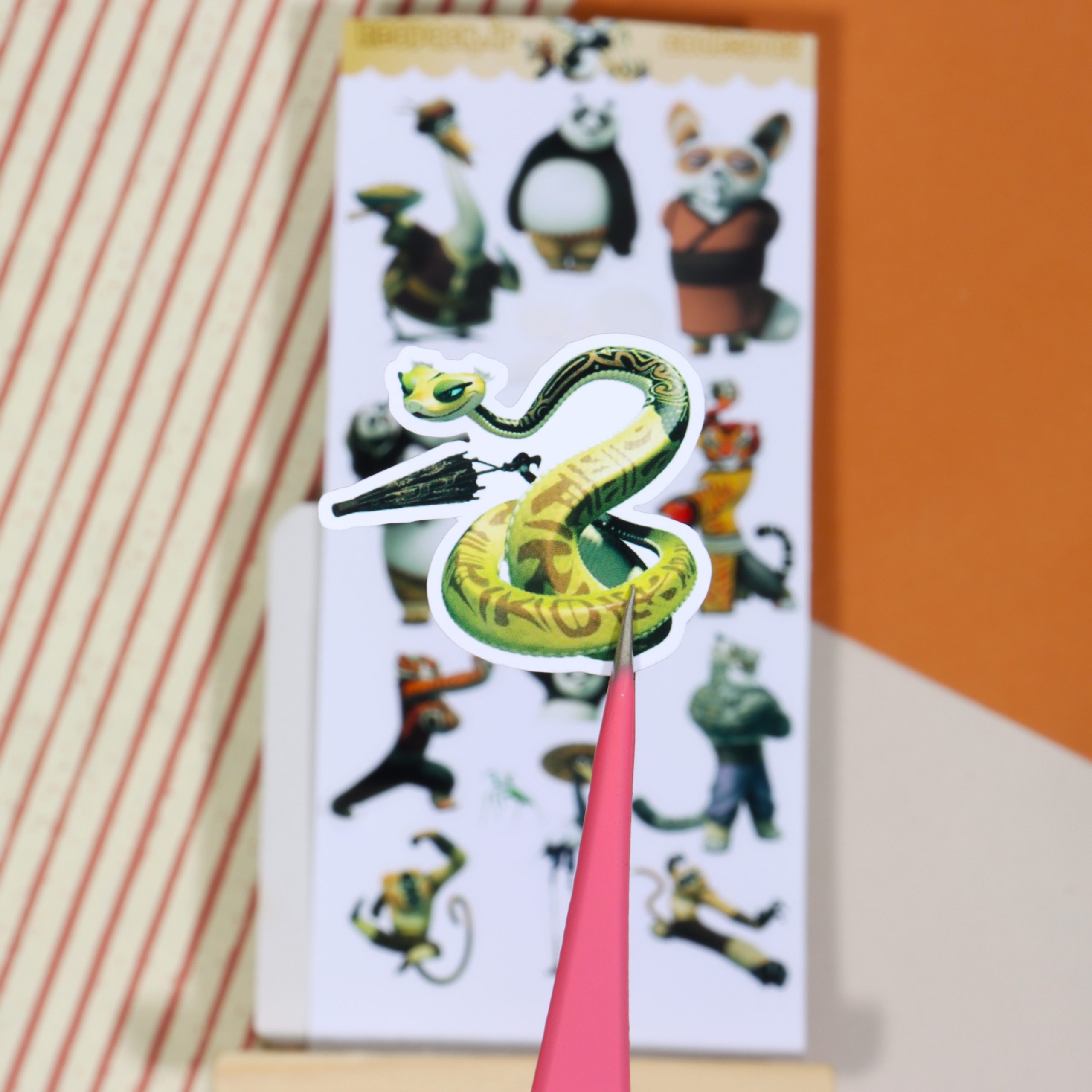 استیکر طرح انیمیشن پاندای کونگ فو کار - تصویر 5